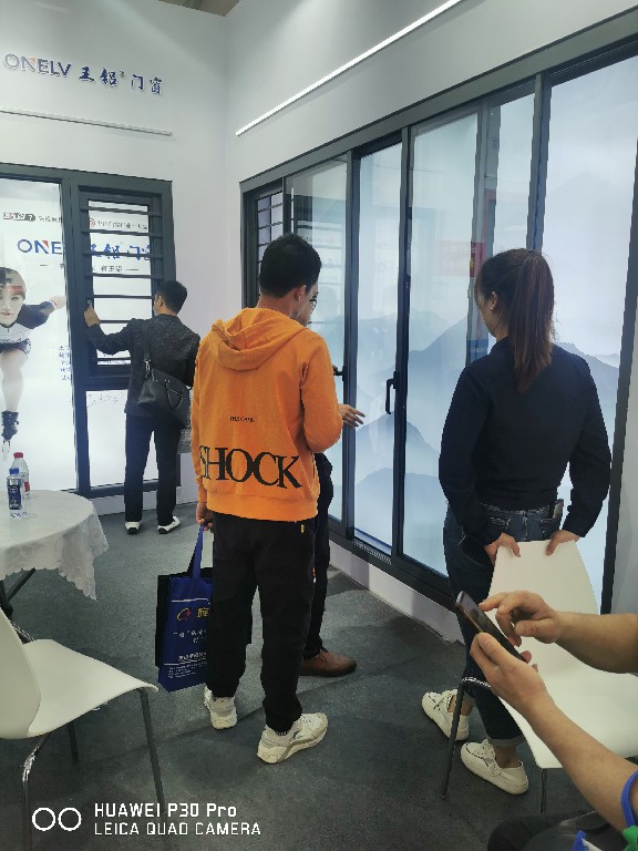 王鋁門窗參加鳳池第二十一屆鋁門窗建筑裝飾博覽會